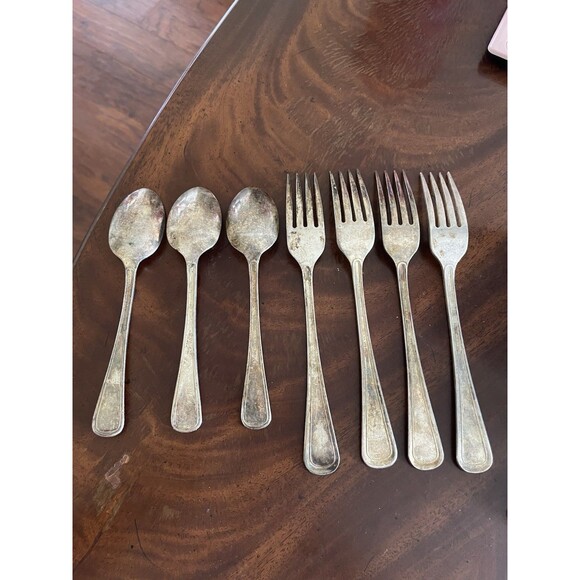 Vintage Wm. A Rogers Hotel Plate Oneida Ltd. 3 Spoons & 4 Forks - Picture 6 of 11